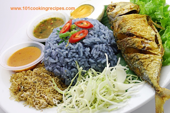 Malaysian Nasi Kerabu with Fried Fish